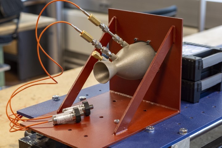 sensor M5HB integrado en el motor del cohete